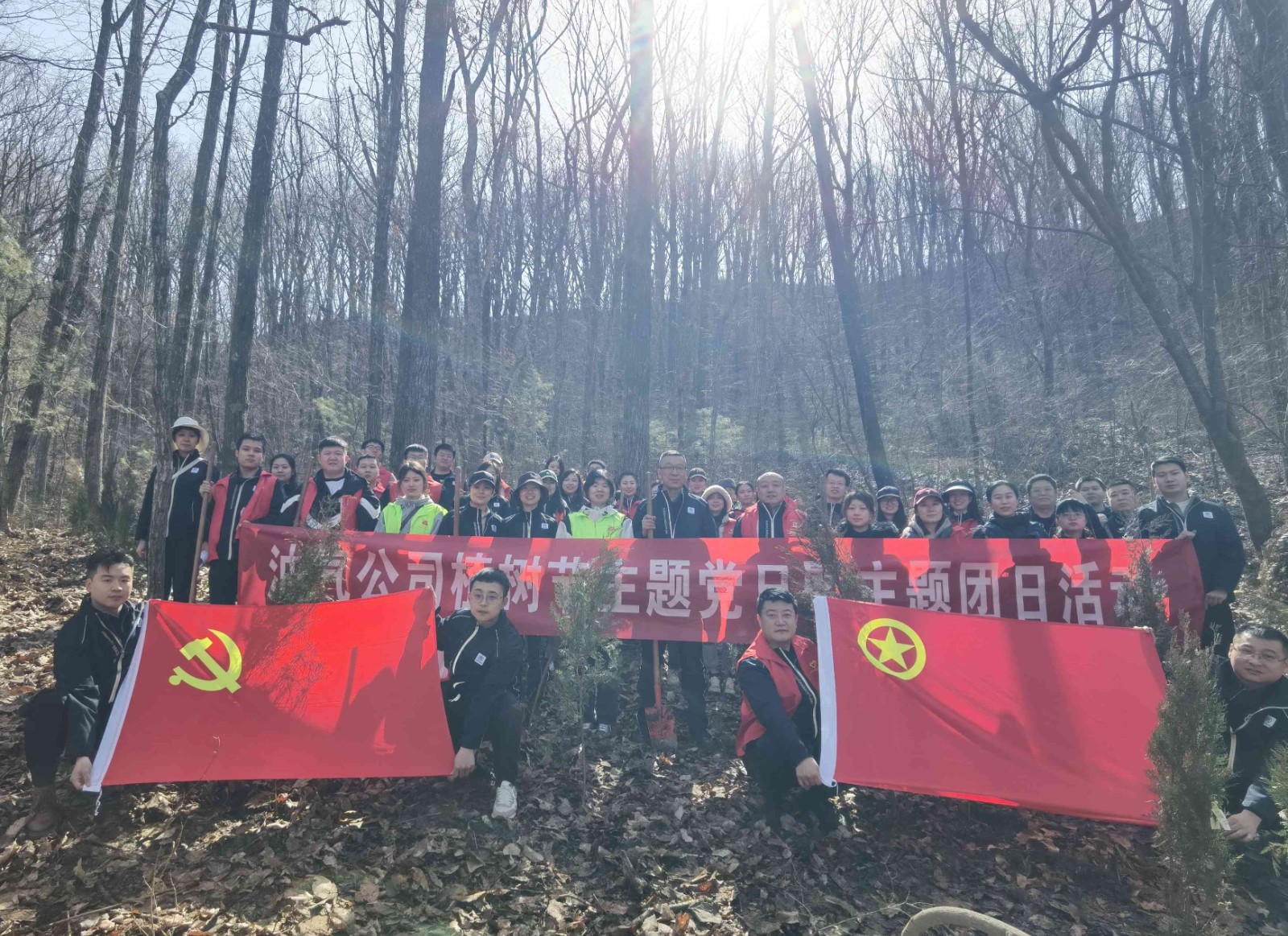 ǿ���˶���������������֯���衰����Ȧ�� (3).jpg